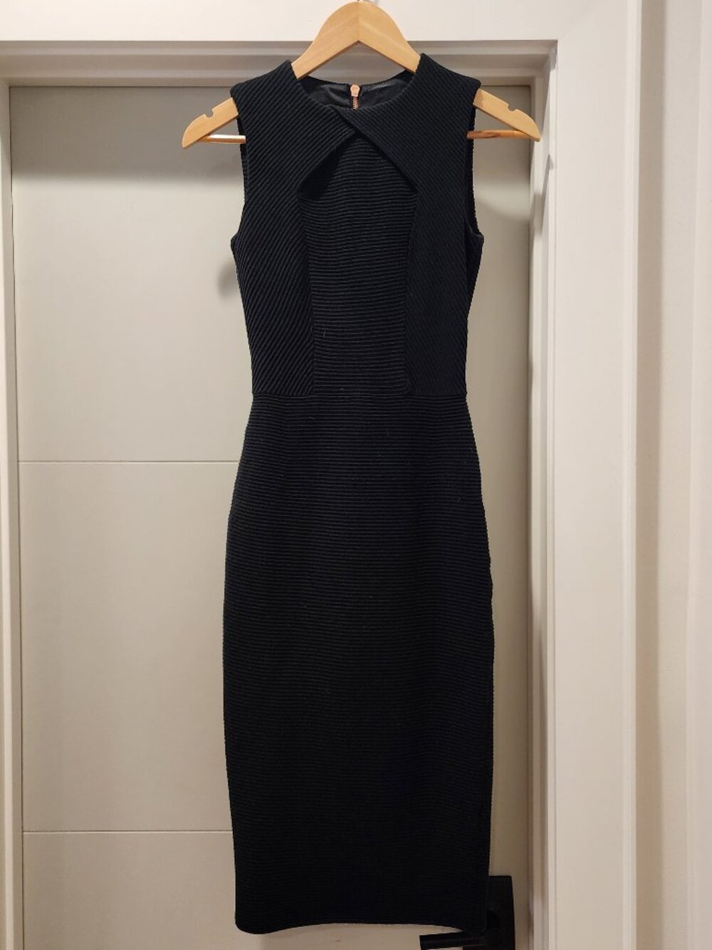 Ted Baker Black Ribbed Knit Crossover Neck Bodycon Midi Dress Ted 0 US 2 Rose Go